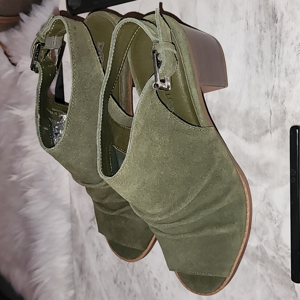 New Dirty Laundry Chic Peek Suede Forest Green Heels, Sz. 8.5